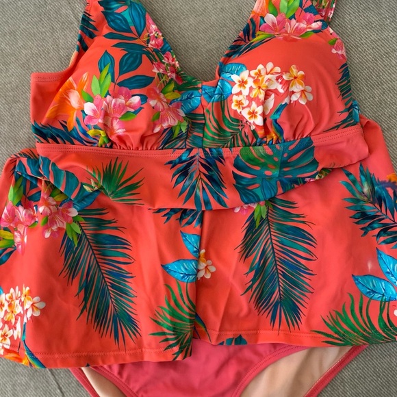 🎉SALE🎉Kim Gravel Tropical Floral Swimwear - Picture 1 of 8